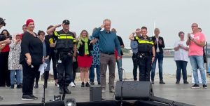 NPB brengt eresaluut aan de Onmisbaren