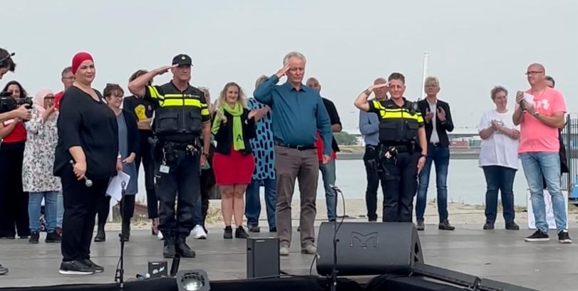 NPB brengt eresaluut aan de Onmisbaren