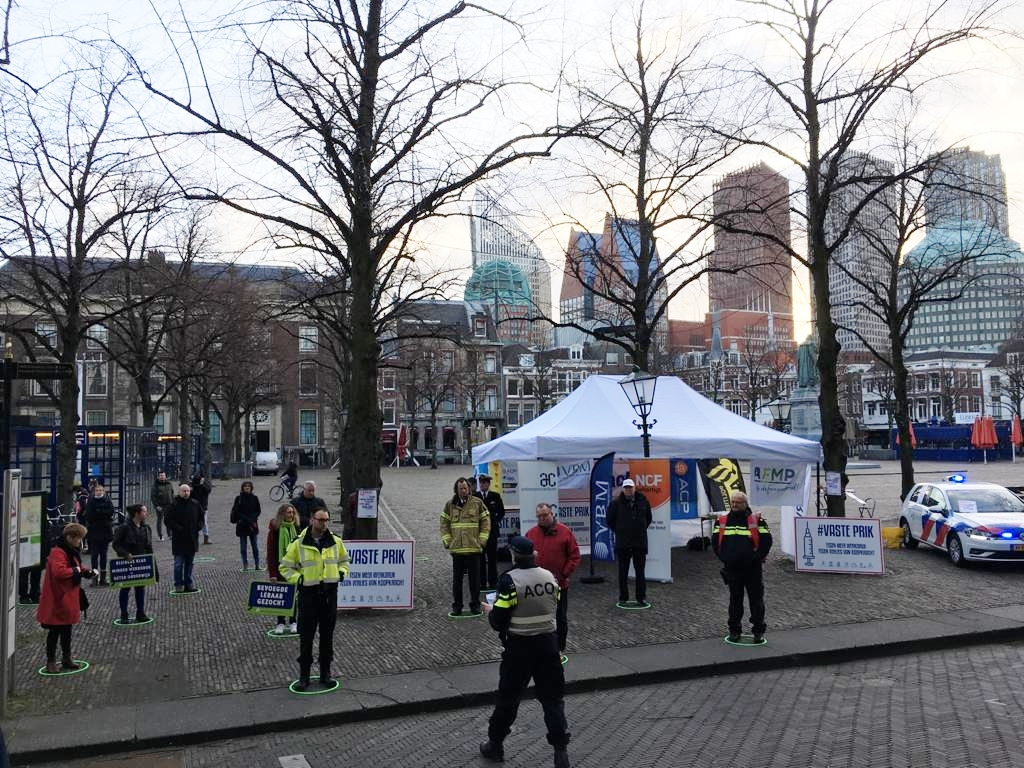Politie in actie: Prikstraat Den Haag