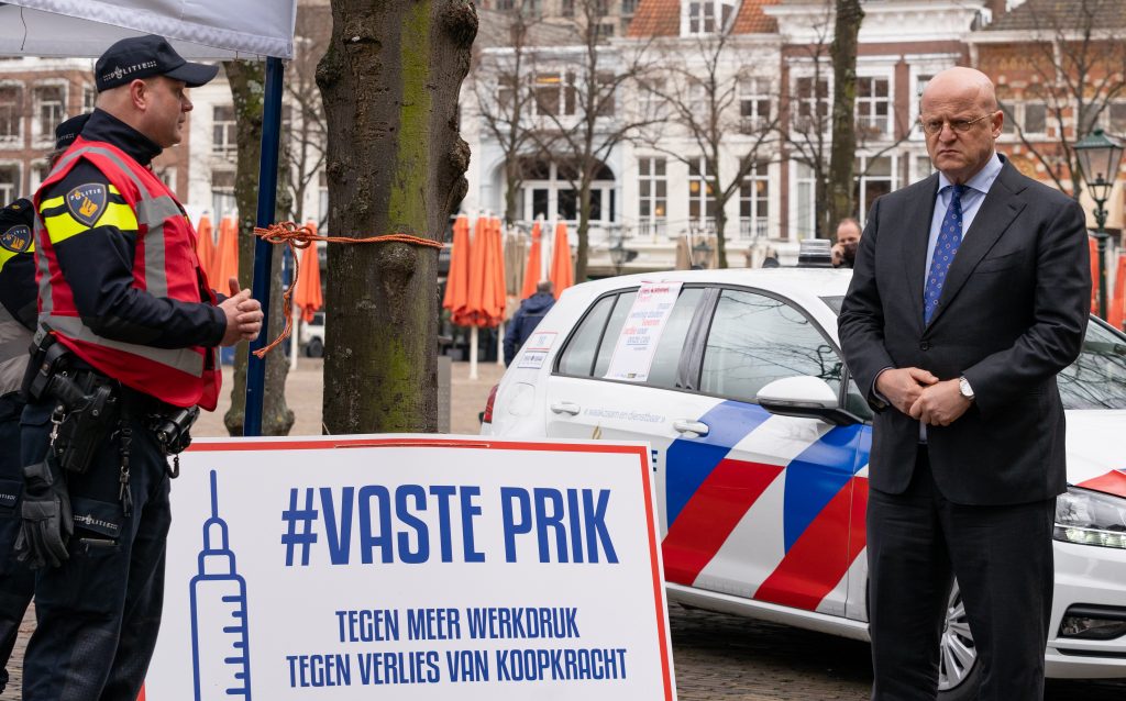 Bonden: Van Zanen ondermijnt actierecht politiemensen