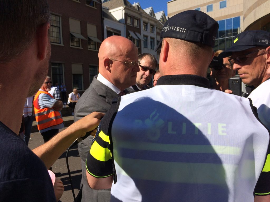 Nieuw cao-voorstel van minister en korpschef: bonden in beraad