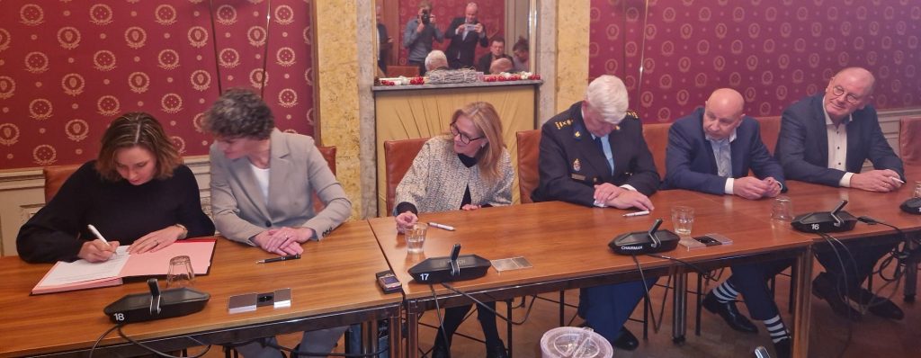 Politiesalarissen vanaf juli gemiddeld 7