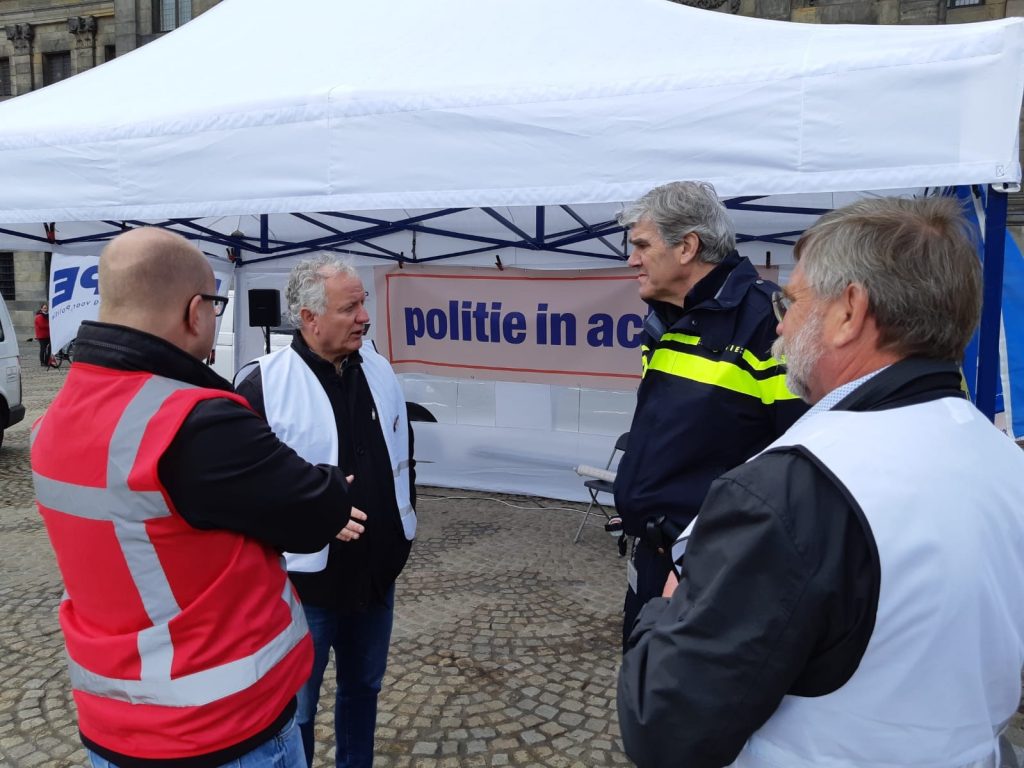 Politiebonden sturen eigen waarnemers naar wapencontroles